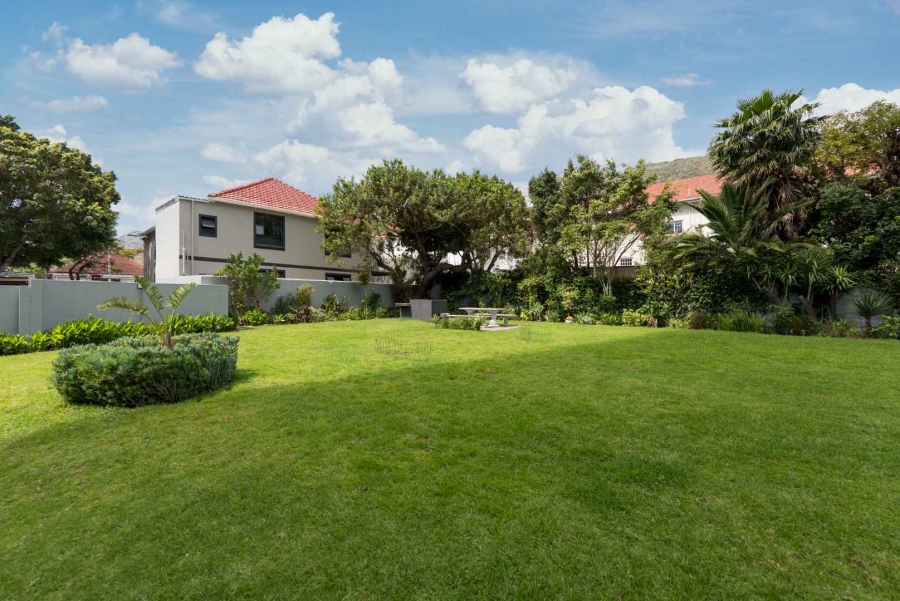 1 Bedroom Property for Sale in Sea Point Western Cape